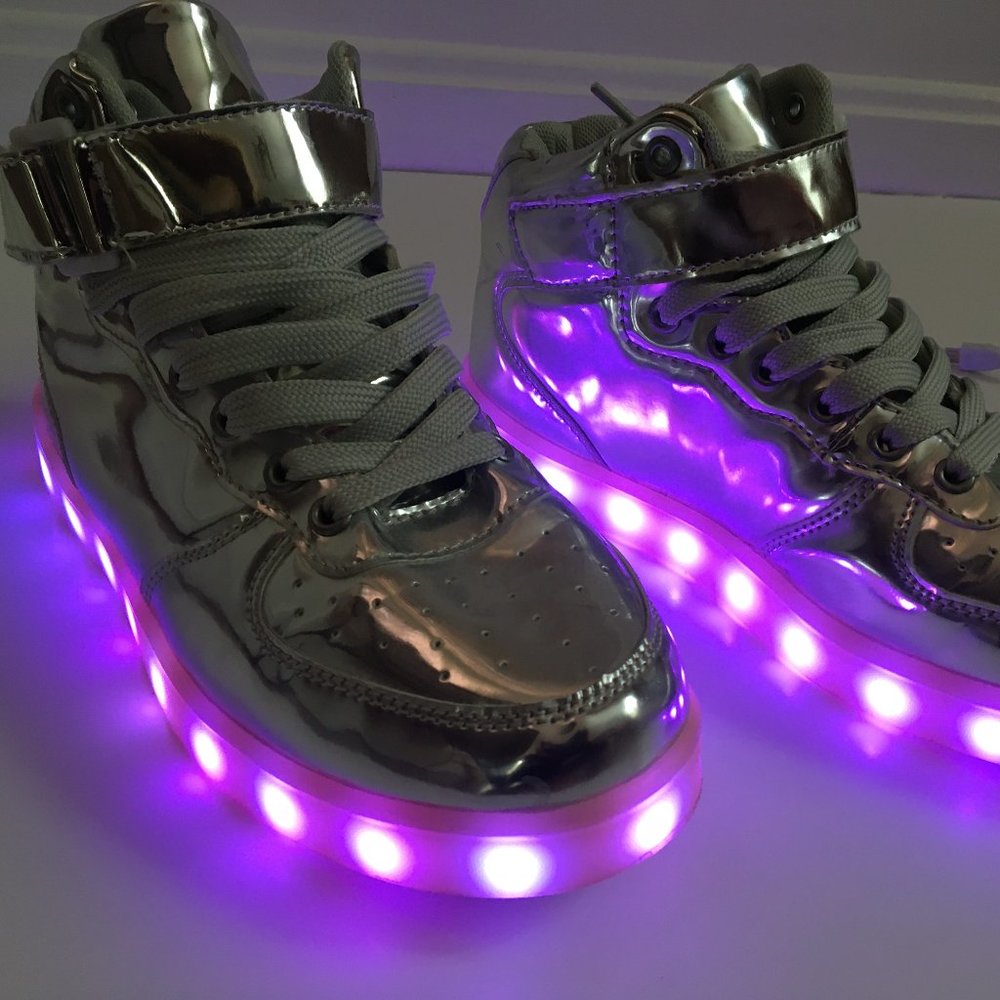 Light up Sneakers size 6.5 Women’s Silver LED Unisex cosplay